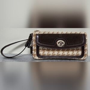 COACH Hamptons Houndstooth Vintage Wristlet EUC